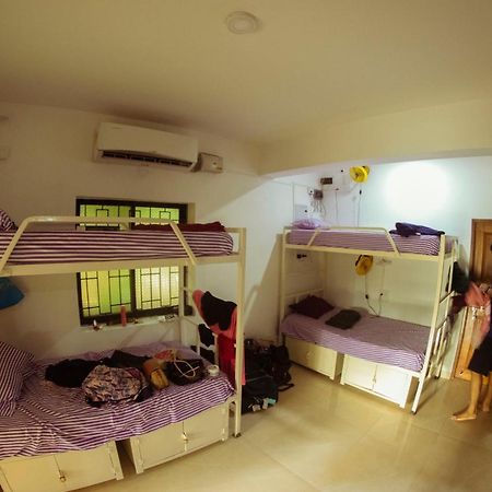 Bonds Hostel Кандолим Экстерьер фото