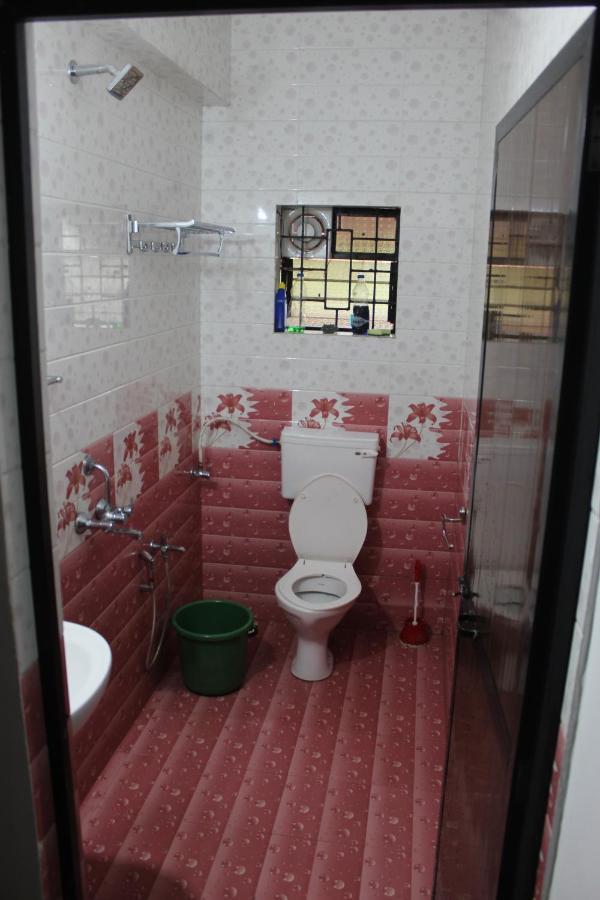 Bonds Hostel Кандолим Экстерьер фото