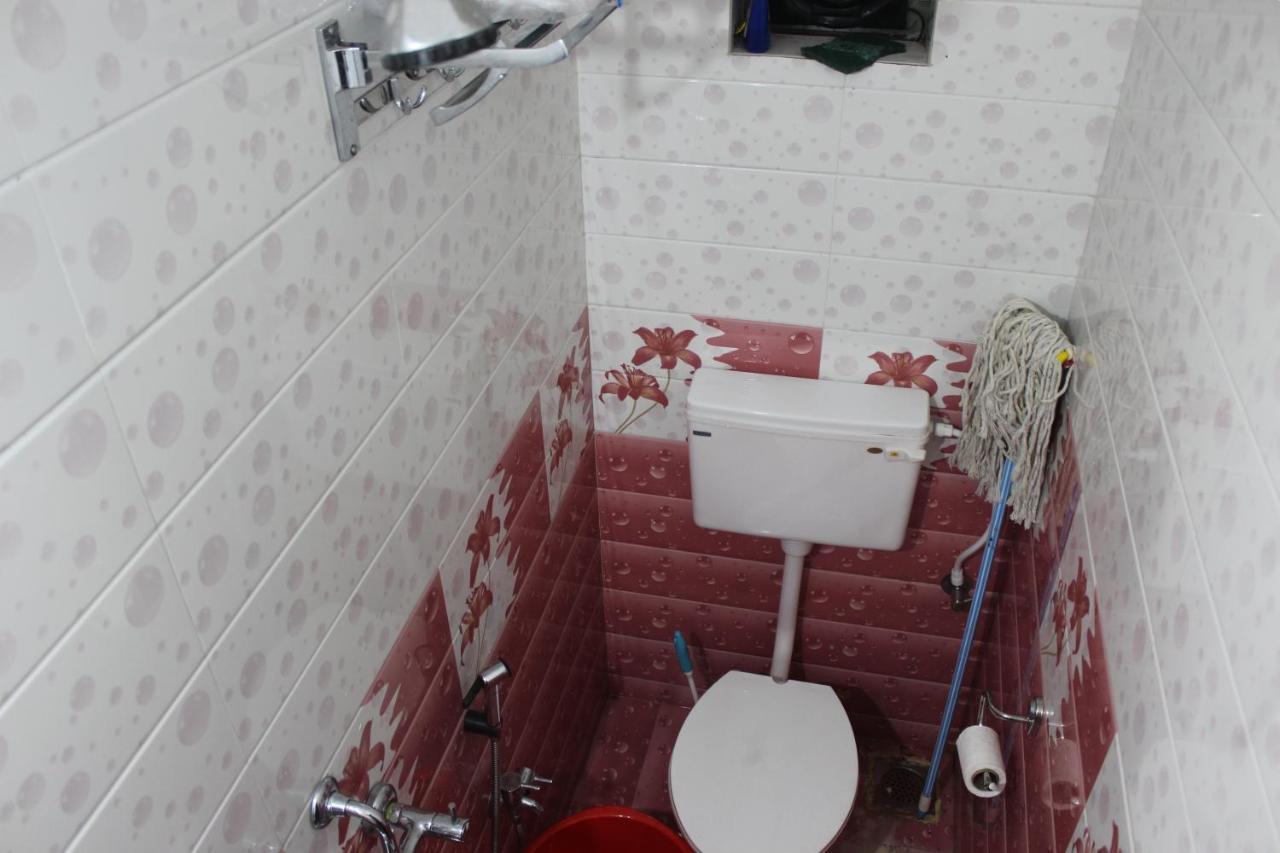 Bonds Hostel Кандолим Экстерьер фото