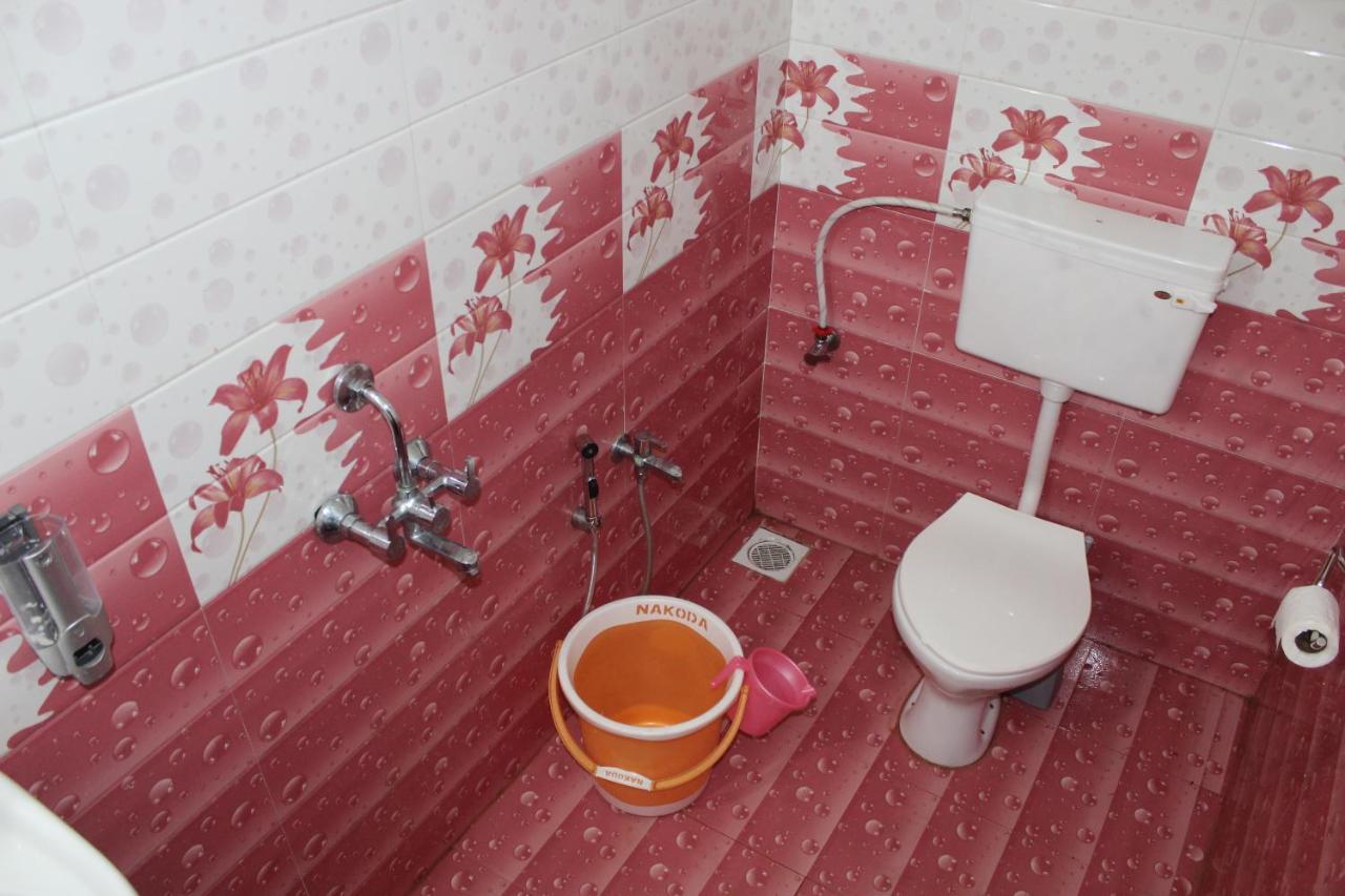 Bonds Hostel Кандолим Экстерьер фото